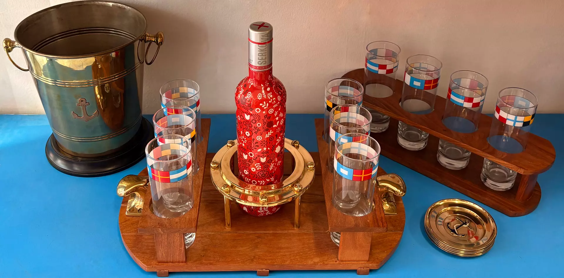 Δίσκος με ποτήρια